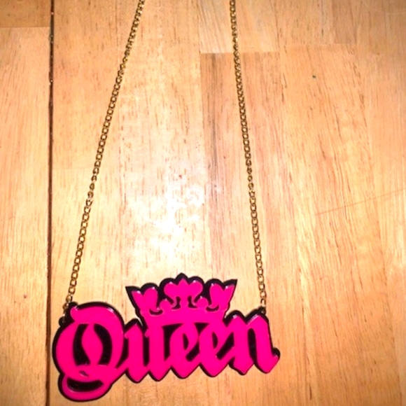 QUEEN LOGO Necklace - Picture 3 of 3